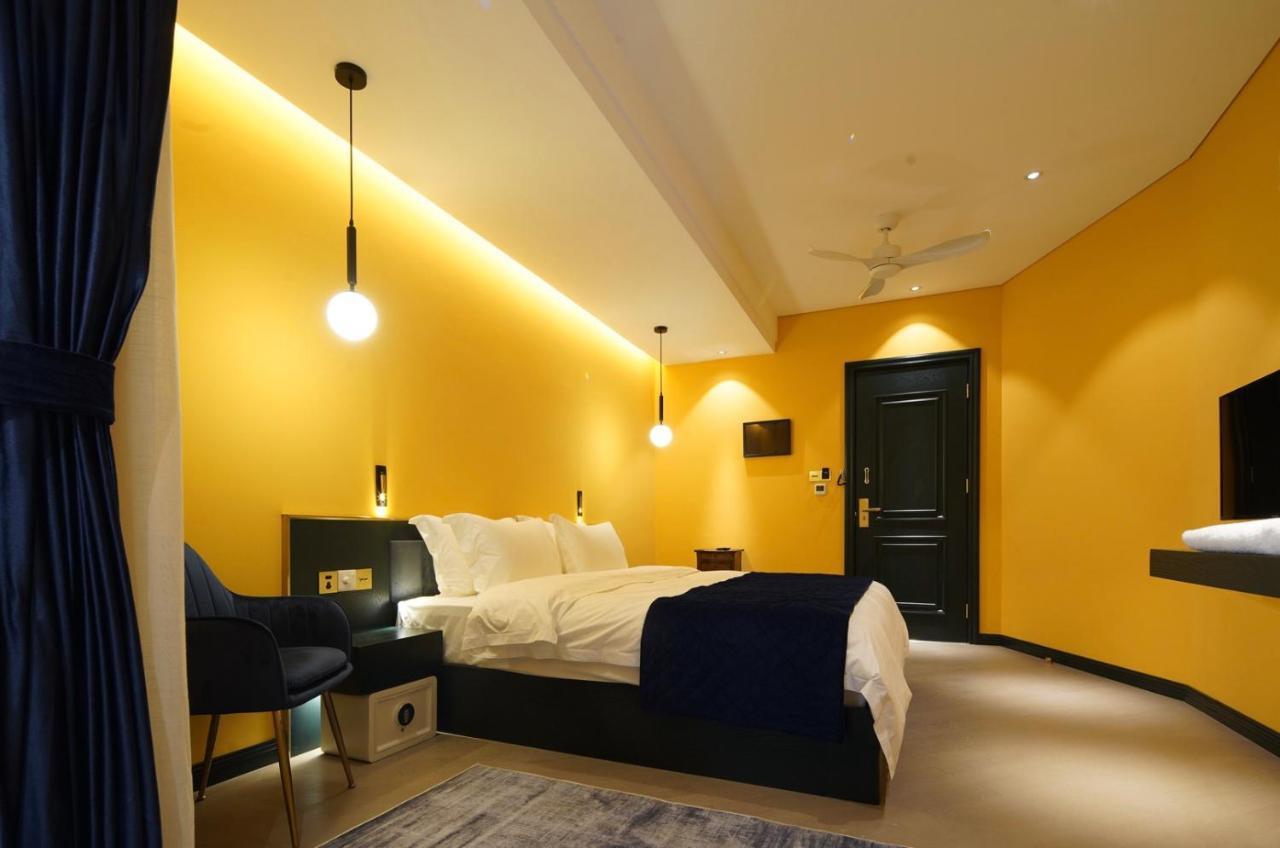 Moon And Chalice Boutique Hotel Куньмін Екстер'єр фото