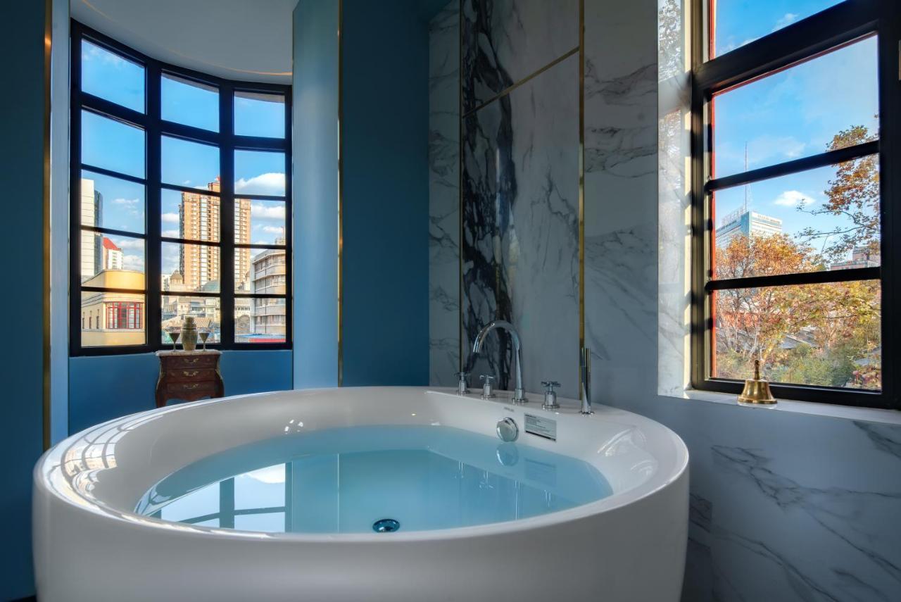 Moon And Chalice Boutique Hotel Куньмін Екстер'єр фото