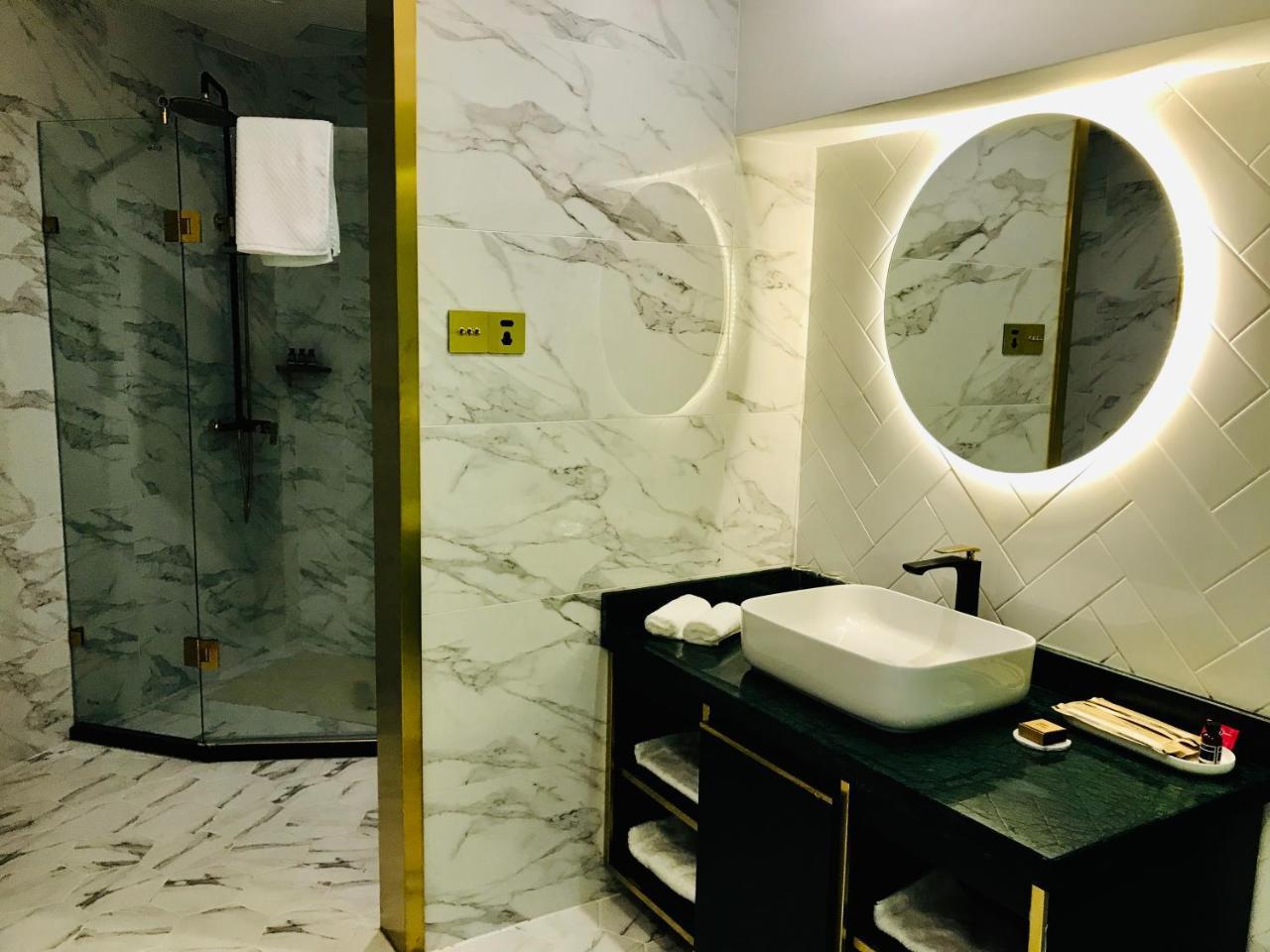 Moon And Chalice Boutique Hotel Куньмін Екстер'єр фото