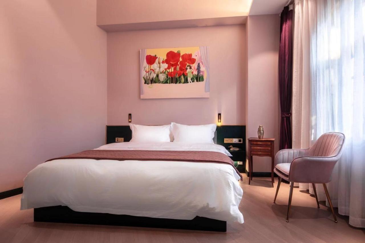 Moon And Chalice Boutique Hotel Куньмін Екстер'єр фото
