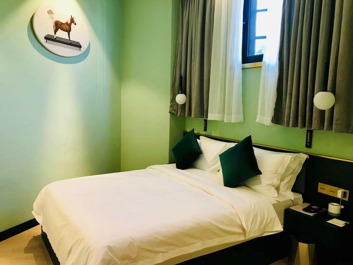 Moon And Chalice Boutique Hotel Куньмін Екстер'єр фото